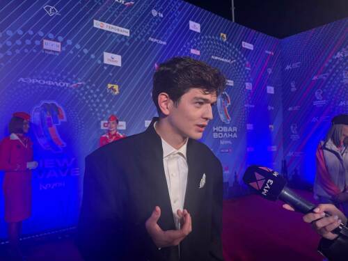 «Она не строгая, она требовательная»: певец Akmal' о работе с Ларисой Долиной