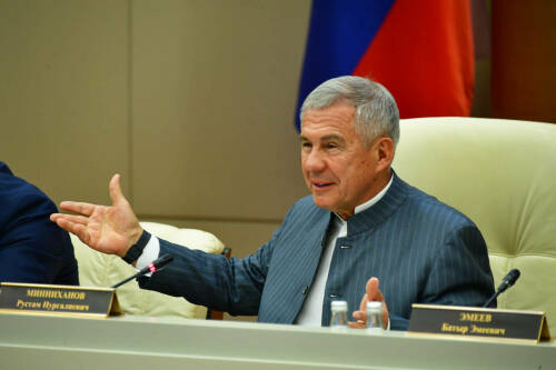 Рустам Минниханов провел очередное заседание совета директоров Татнефтехиминвест-холдинга