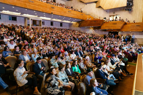 В старом здании театра Камала открылось Национальное собрание татар со всего мира