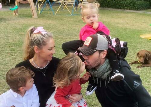 Экс-теннисистка Курникова и Иглесиас ждут четвертого ребенка