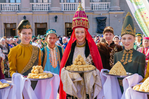 В Казани стартовало пленарное заседание Национального собрания при участии Раиса РТ
