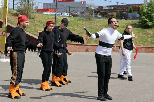 «Курше» в Пестрецах: казанские артисты показали иммерсивный «театр во дворе»