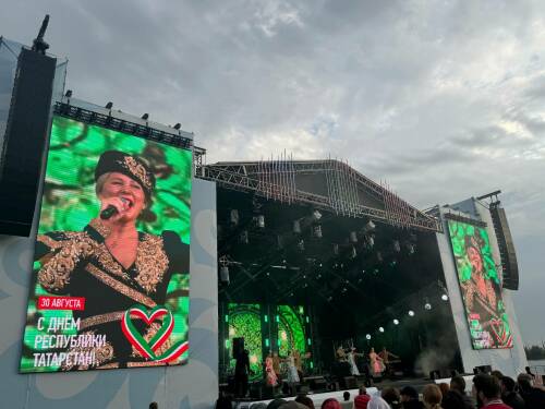 У «Чаши» тысячи гостей: как проходит празднование Дня республики на главной площадке