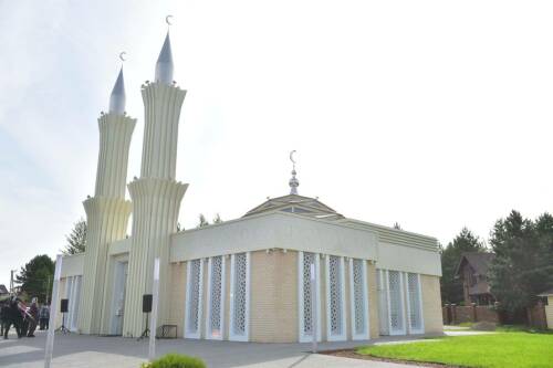 В Набережных Челнах в День республики открылась новая мечеть «Изге Ай»