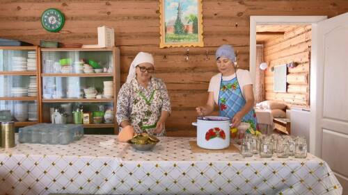 «Чтобы знали – мы ждем»: нижнекамцы готовят для СВО вишневое варенье, чай и масксети