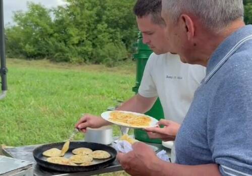 Рустам Минниханов постоял в очереди за татарским лакомством – коймаком