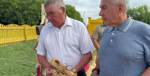 «Встреча 60 лет спустя»: Рустам Минниханов посетил деревню, где провел 5 лет детства