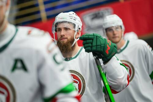 Именины Дыняка и новый вратарский дуэт: закулисье матча «Ак Барс» – «Нефтяник»