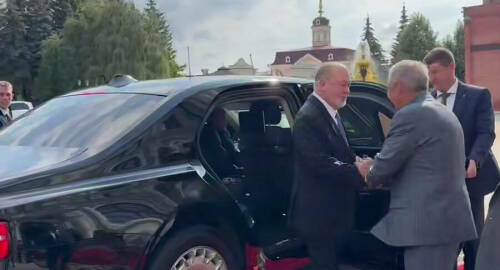 Король Малайзии приехал в Казанский Кремль на «Аурусе»