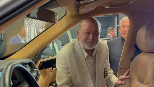 «Вкусно пахнет»: автомобиль «Аурус» произвел яркое впечатление на Короля Малайзии