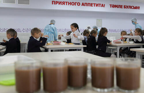«Накормить 180 тысяч детей»: что в этом году изменилось в школьных столовых в Казани
