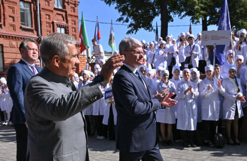 «Первый важный шаг вы уже сделали»: как Минниханов напутствовал студентов КГМУ