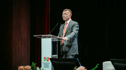 Топилин заявил, что людям нужно дать возможность самим выбирать товары вместо госзакупок