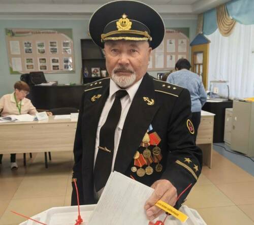 В селе Атабаево проголосовал старший мичман Северного флота