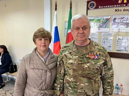 «С детства приходил с родителями»: ветеран СВО из Челнов проголосовал на выборах Раиса РТ