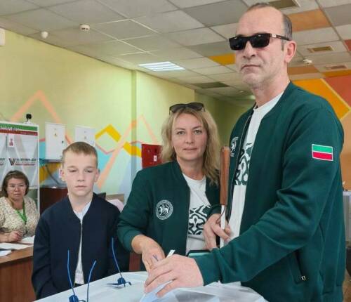 Ветеран СВО и победитель «Абилимпикса» Александр Антонов проголосовал в Песчаных Ковалях