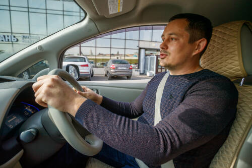 Автоюрист объяснил, вправе ли человек без прав сесть за руль в экстренной ситуации