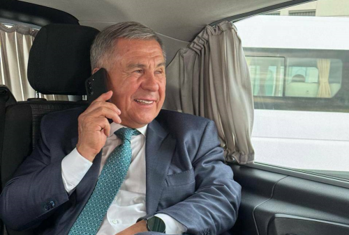 Опубликовано фото Минниханова, принимающего поздравления с победой на выборах Раиса РТ