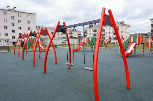 В Альметьевске открыли обновленный двор с современной детской площадкой