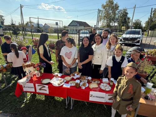 «Спешите делать добро!»: в школе Мензелинска ярмарка в поддержку бойцов СВО