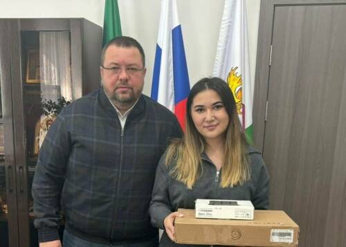 «Победа не за горами»: глава Алексеевского района вручил жене бойца оборудование для СВО