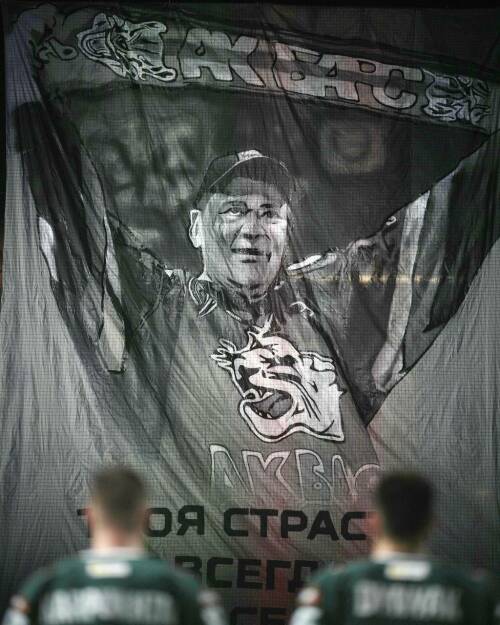 Игроки и тренеры «Ак Барса» простились с болельщиком Агафоновым