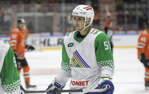 В «Салавате Юлаеве» объяснили, почему обменяли Хмелевского в «Ак Барс», а не в «Авангард»