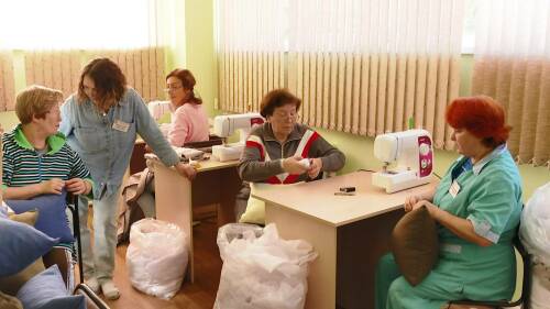 Волонтеры нижнекамской группы «Добрые сердца» открыли швейный цех