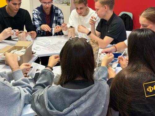 «О них помнят, любят и ждут»: активисты Новошешминска собрали чай и кофе для бойцов СВО