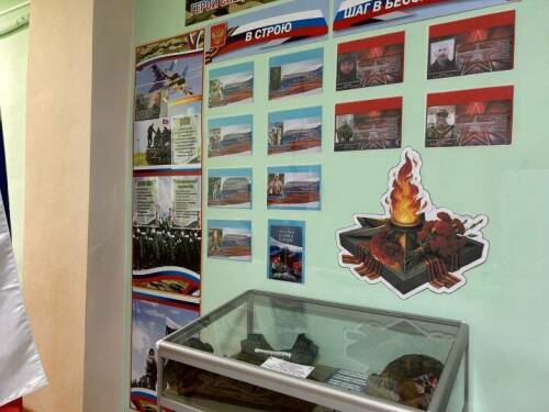 «Наши выпускники – участники СВО»: в Лаишево открыли школьную экспозицию