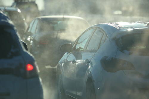 Автоэксперт предупредил о рисках при управлении машиной в межсезонье на летней резине