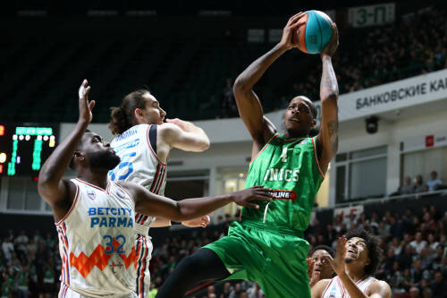 Сумасшедший Бингэм и 100+ очков в первом матче: УНИКС открыл сезон, разгромив «Парму»