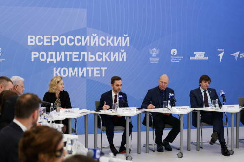Кириенко сообщил о системной поддержке инициатив родительских сообществ