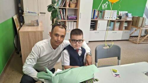 Ветеран СВО проводил сына погибшего бойца в первый класс