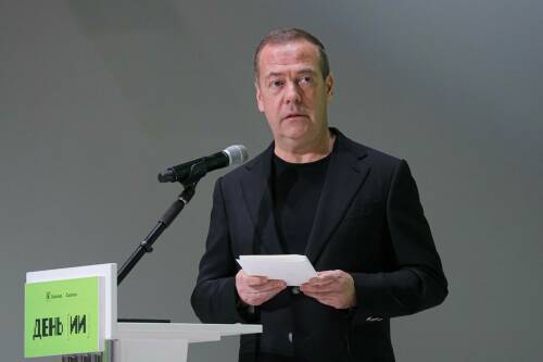 Медведев сказал, что использует ИИ, но не для постов в Telegram