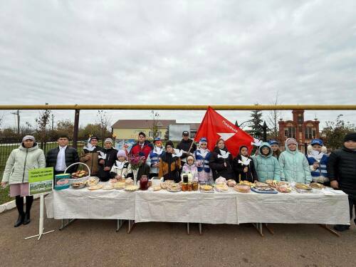 Школьники и учителя Актанышского района собрали на ярмарке средства для бойцов СВО