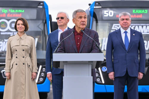 50 «НЕФАЗов» – Челнам, новая больница – Актанышу: итоги поездки Минниханова в Закамье