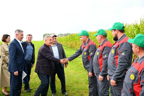 Минниханов призвал аграриев Актанышского района оперативно завершить полевые работы
