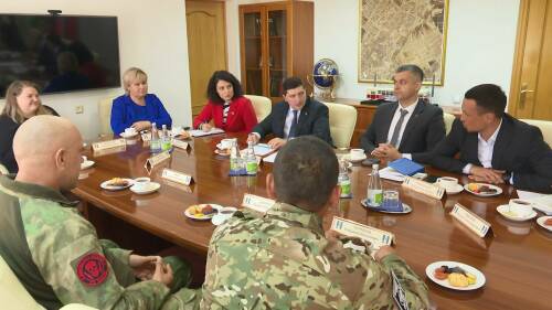 «По стрельбе промахнулись, по волейболу взяли серебро»: Беляев встретился с бойцами СВО