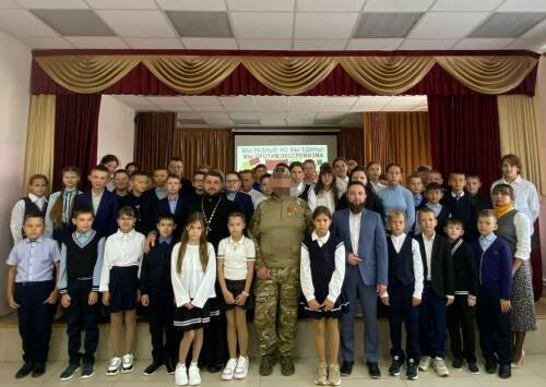 «Только вместе мы сможем противостоять»: боец СВО встретился с учениками Мензелинска