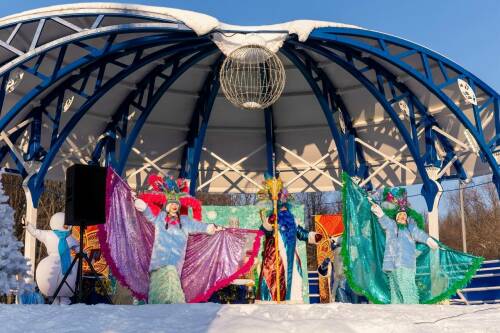 В Набережных Челнах в одном парке собрали Дедов Морозов