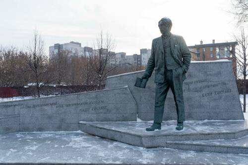 В Казани почтили память великого поэта Хади Такташа