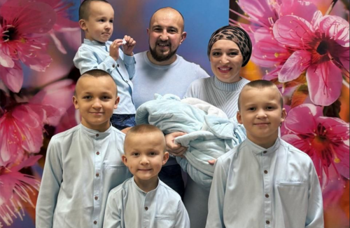 В наше время воспитать даже одного ребенка дело непростое. А вот в семье Гульфины и Искандера Хузиахметовых из села Олуяз Сабинского района подрастают сразу пять мальчиков. О том, каково это – быть многодетной любимой мамой, а для подписчиков – интересным блогером, читайте в материале «Интертата».