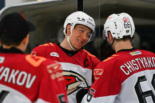 Защитник «Авангарда» Дамир Шарипзянов вошел в историю КХЛ