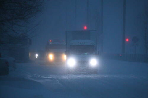 В России предложили лишать прав за ксеноновые фары и нештатные глушители