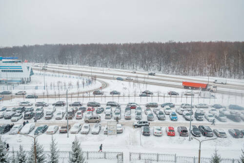 Муниципальные парковки в Казани очистят от снега в ночь со 2 на 3 января