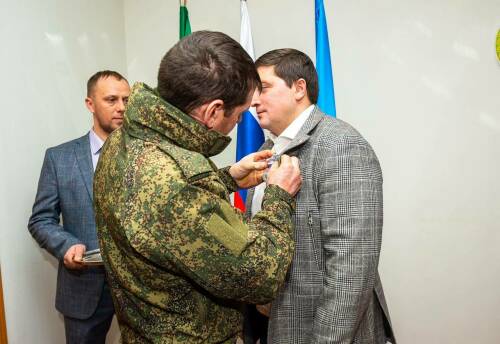 Радмир Беляев получил медаль Z «Труженик тыла» за помощь бойцам СВО
