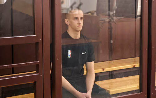 «Мать выплачивает долги сына-курьера»: за что в Казани судят помощника мошенников