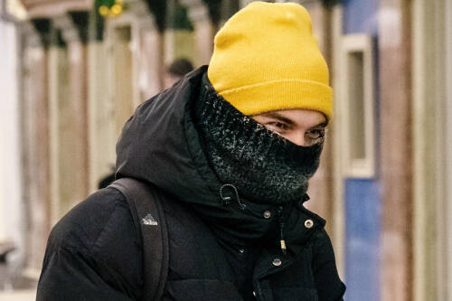 Обостряет астму и экзему, вгоняет в депрессию: какие риски для здоровья несет мороз?