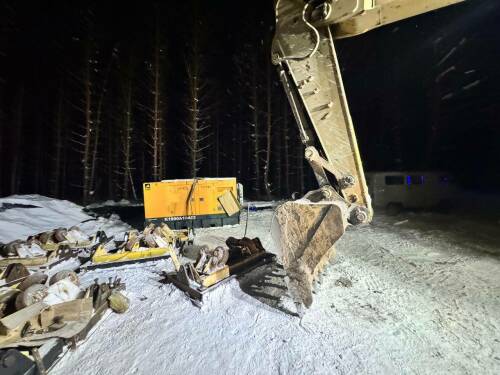 В Татарстане монтажника придавило ковшом экскаватора, он скончался в машине скорой